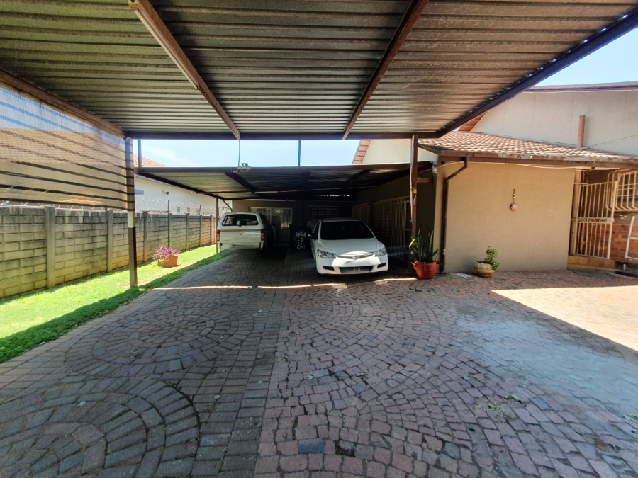 4 Bedroom Property for Sale in Pretoria Gardens Gauteng