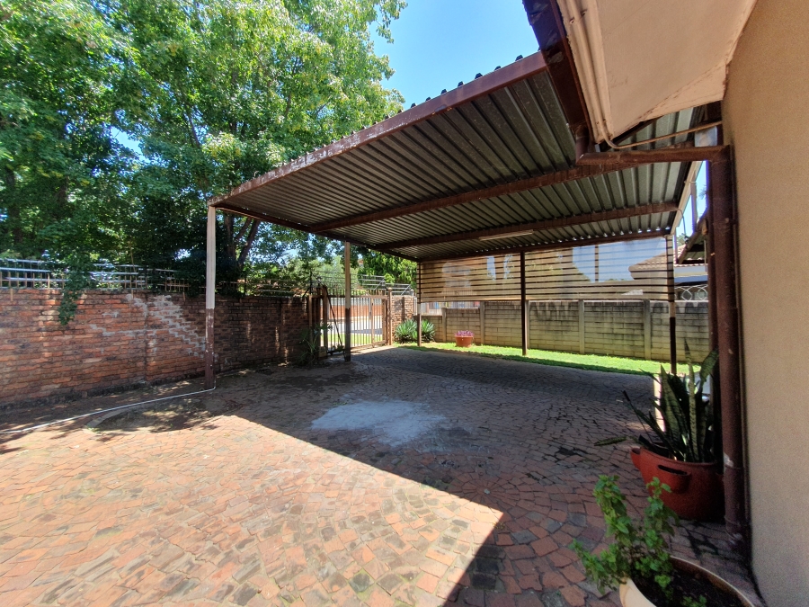 4 Bedroom Property for Sale in Pretoria Gardens Gauteng