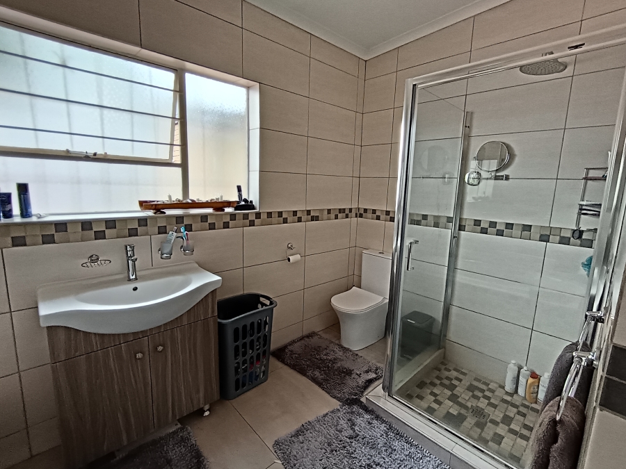 3 Bedroom Property for Sale in Brackenhurst Gauteng