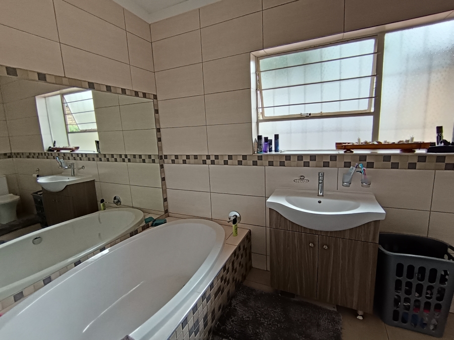 3 Bedroom Property for Sale in Brackenhurst Gauteng