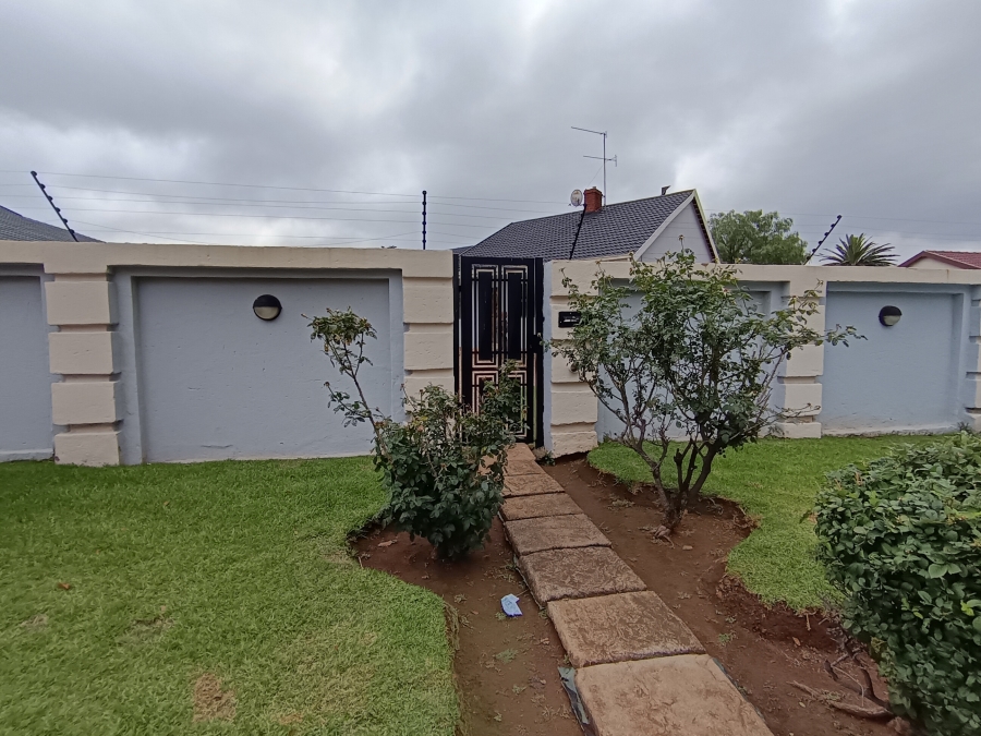 5 Bedroom Property for Sale in Brackendowns Gauteng