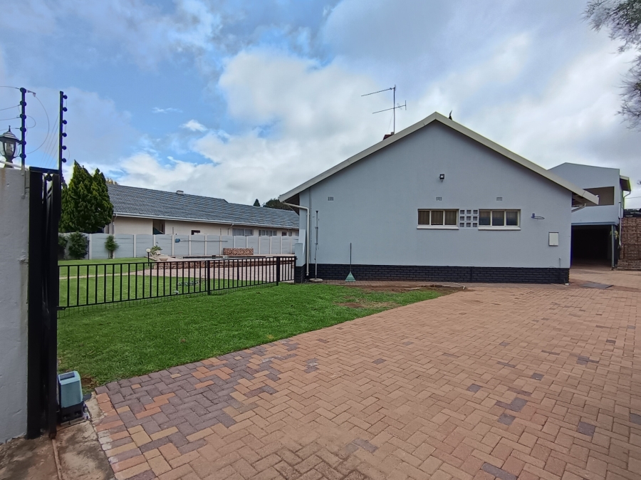 5 Bedroom Property for Sale in Brackendowns Gauteng