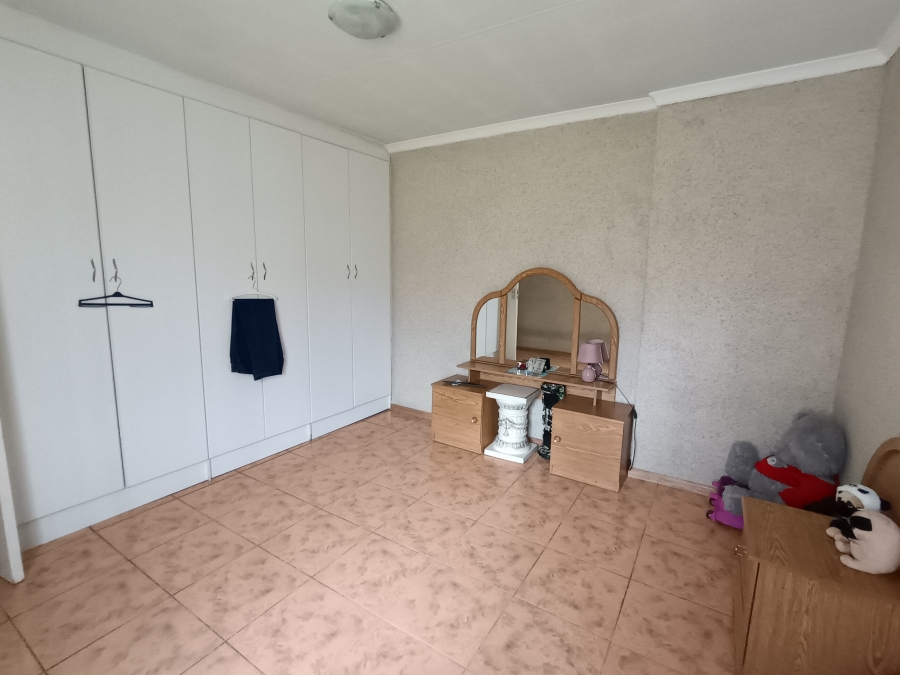 5 Bedroom Property for Sale in Brackendowns Gauteng