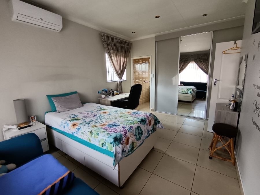 5 Bedroom Property for Sale in Brackendowns Gauteng