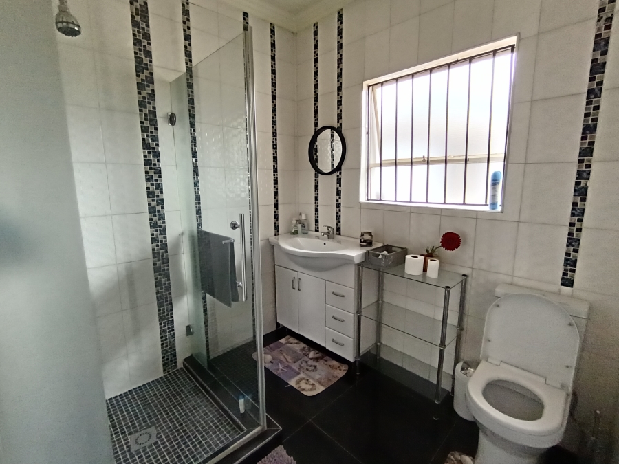 5 Bedroom Property for Sale in Brackendowns Gauteng