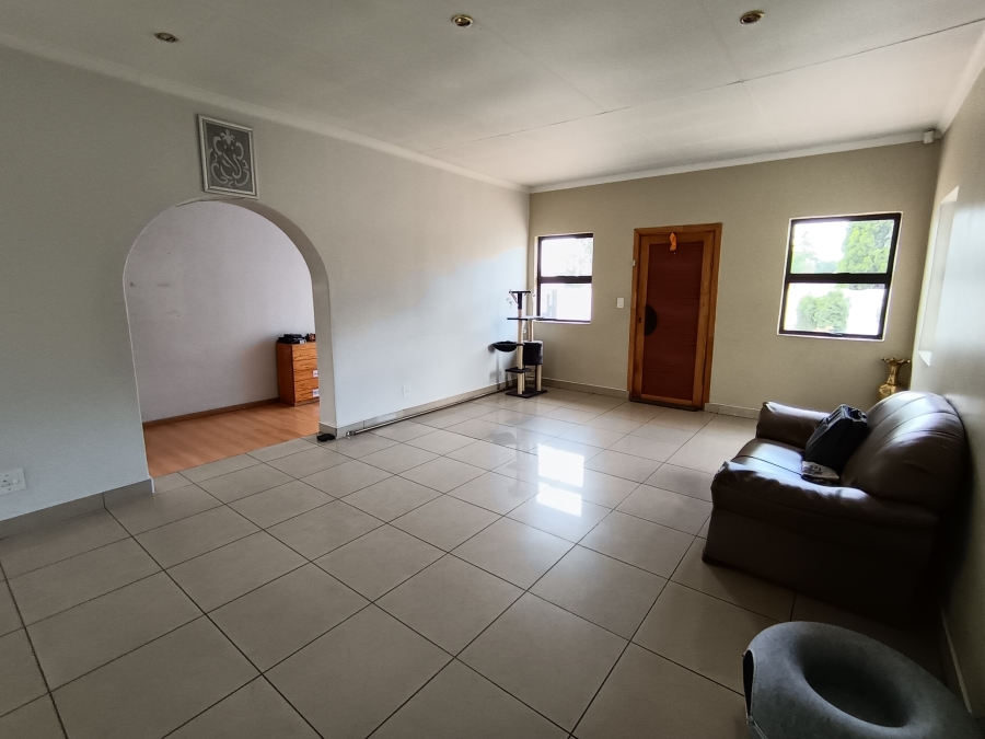 5 Bedroom Property for Sale in Brackendowns Gauteng