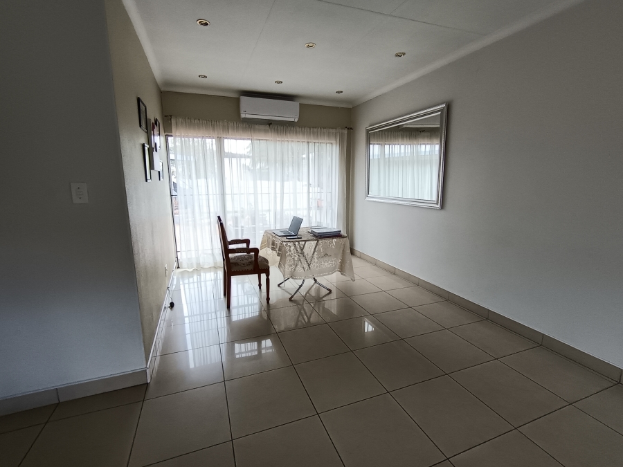 5 Bedroom Property for Sale in Brackendowns Gauteng