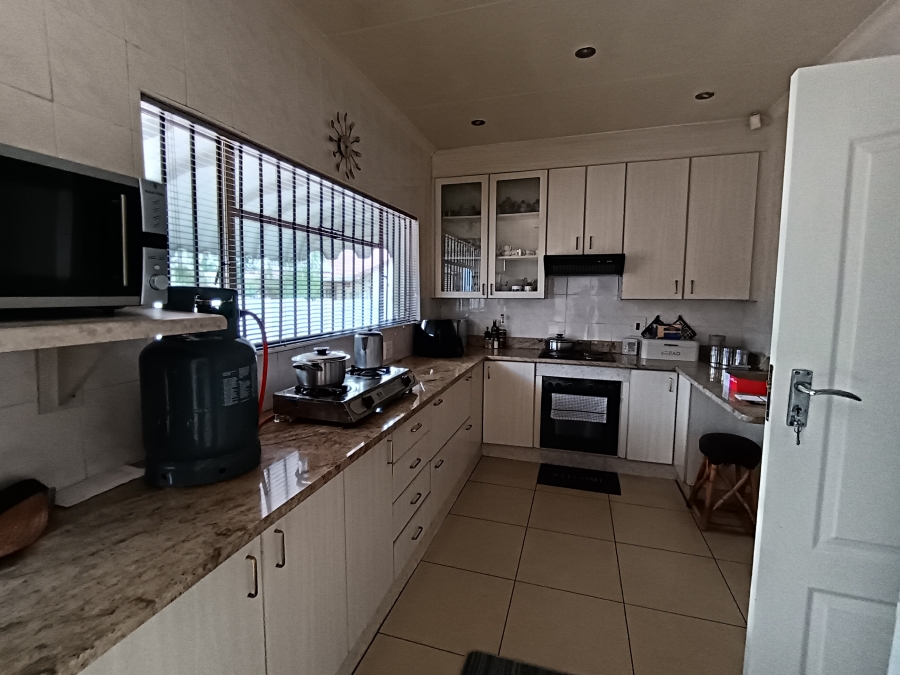 5 Bedroom Property for Sale in Brackendowns Gauteng