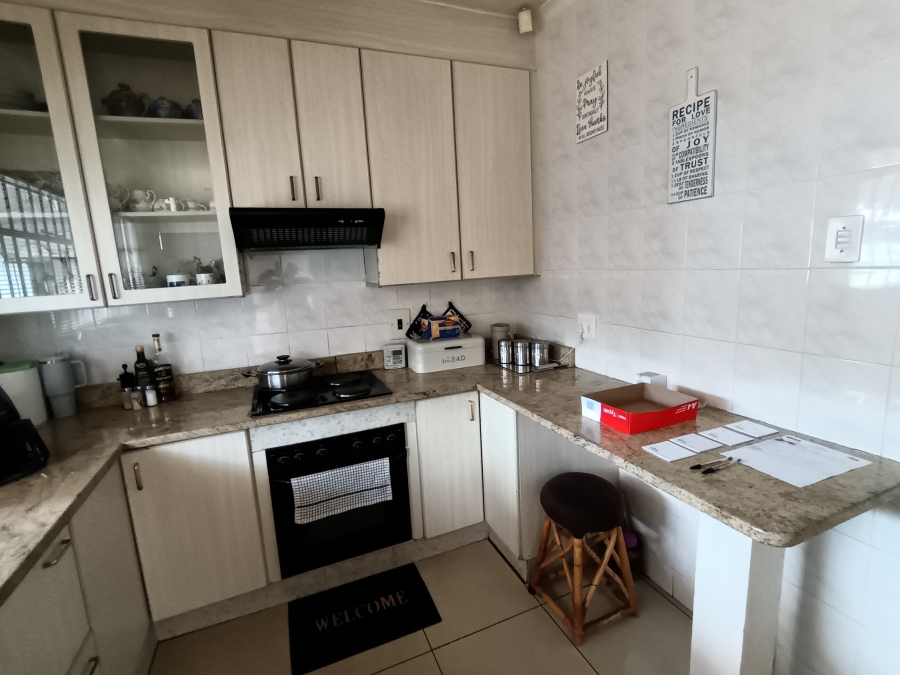 5 Bedroom Property for Sale in Brackendowns Gauteng