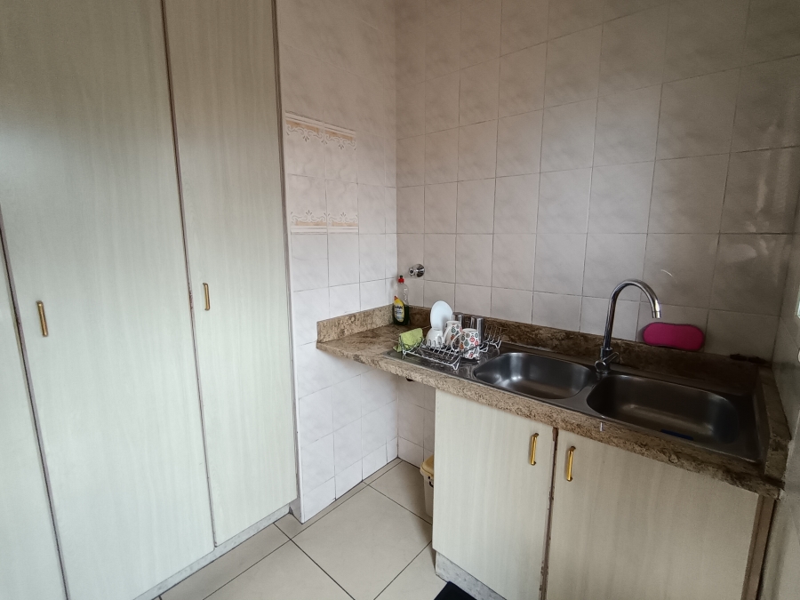 5 Bedroom Property for Sale in Brackendowns Gauteng