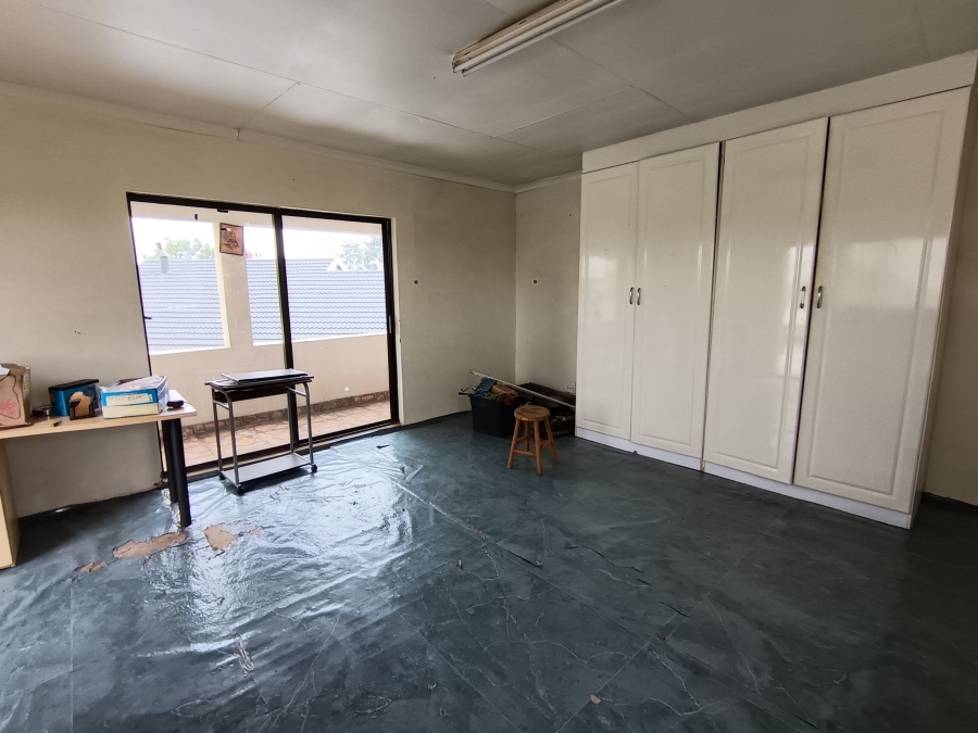 5 Bedroom Property for Sale in Brackendowns Gauteng