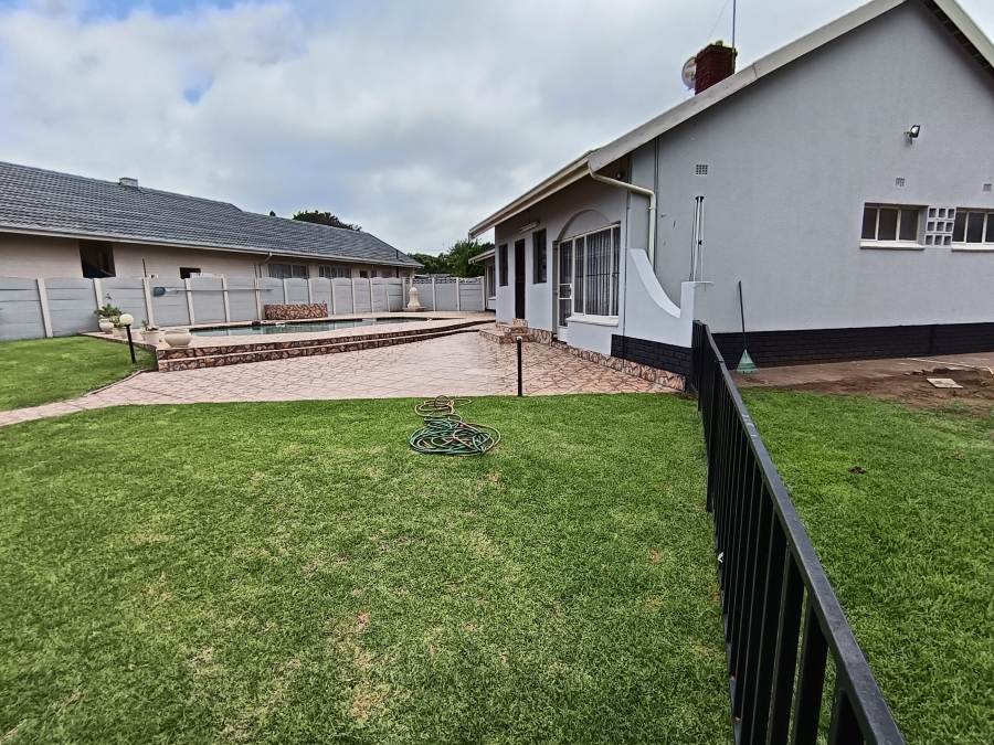 5 Bedroom Property for Sale in Brackendowns Gauteng