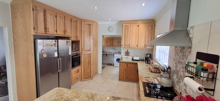 3 Bedroom Property for Sale in Waverley Gauteng