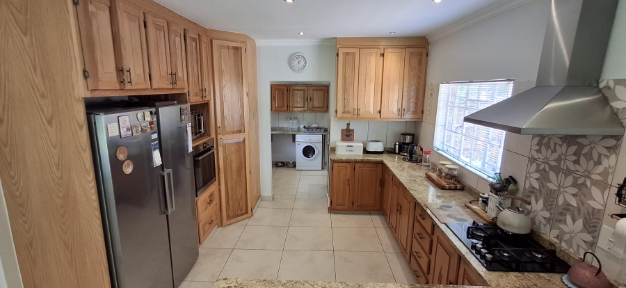 3 Bedroom Property for Sale in Waverley Gauteng