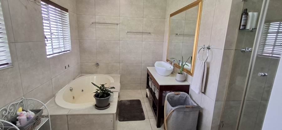 3 Bedroom Property for Sale in Waverley Gauteng