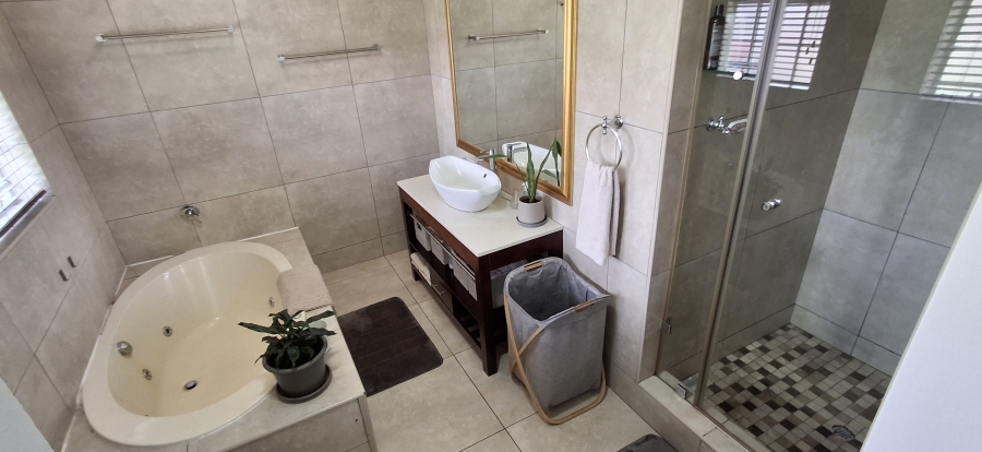 3 Bedroom Property for Sale in Waverley Gauteng