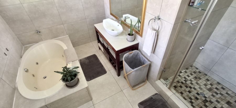 3 Bedroom Property for Sale in Waverley Gauteng