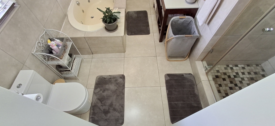 3 Bedroom Property for Sale in Waverley Gauteng