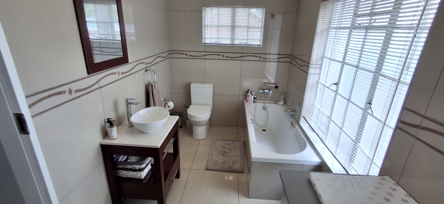 3 Bedroom Property for Sale in Waverley Gauteng