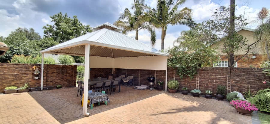 3 Bedroom Property for Sale in Waverley Gauteng
