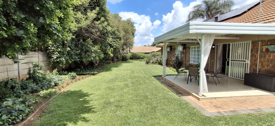 3 Bedroom Property for Sale in Waverley Gauteng