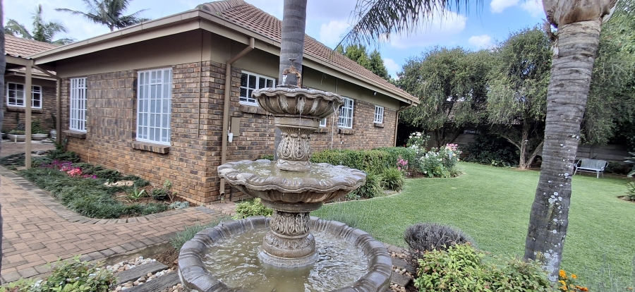 3 Bedroom Property for Sale in Waverley Gauteng