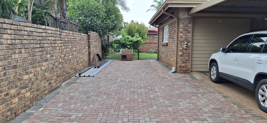 3 Bedroom Property for Sale in Waverley Gauteng