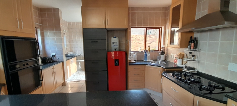 4 Bedroom Property for Sale in Silver Lakes Gauteng
