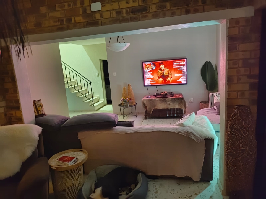 4 Bedroom Property for Sale in Silver Lakes Gauteng