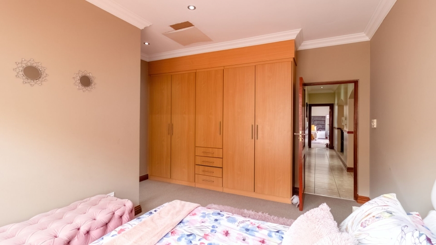 5 Bedroom Property for Sale in Meyersdal Gauteng