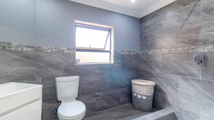 5 Bedroom Property for Sale in Meyersdal Gauteng