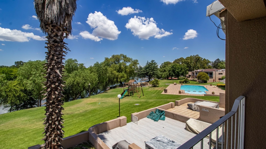 2 Bedroom Property for Sale in Peacehaven Gauteng