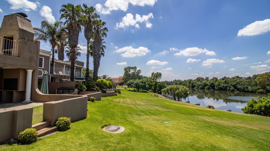 2 Bedroom Property for Sale in Peacehaven Gauteng