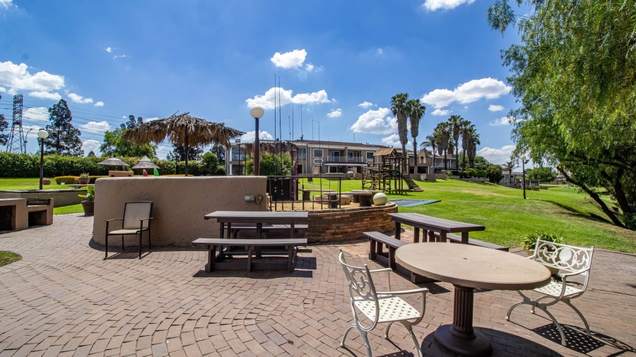 2 Bedroom Property for Sale in Peacehaven Gauteng