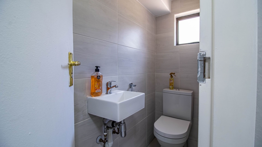 2 Bedroom Property for Sale in Peacehaven Gauteng