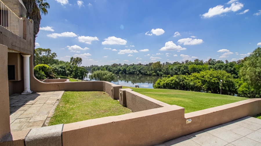 2 Bedroom Property for Sale in Peacehaven Gauteng