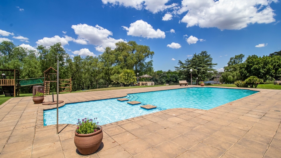 2 Bedroom Property for Sale in Peacehaven Gauteng