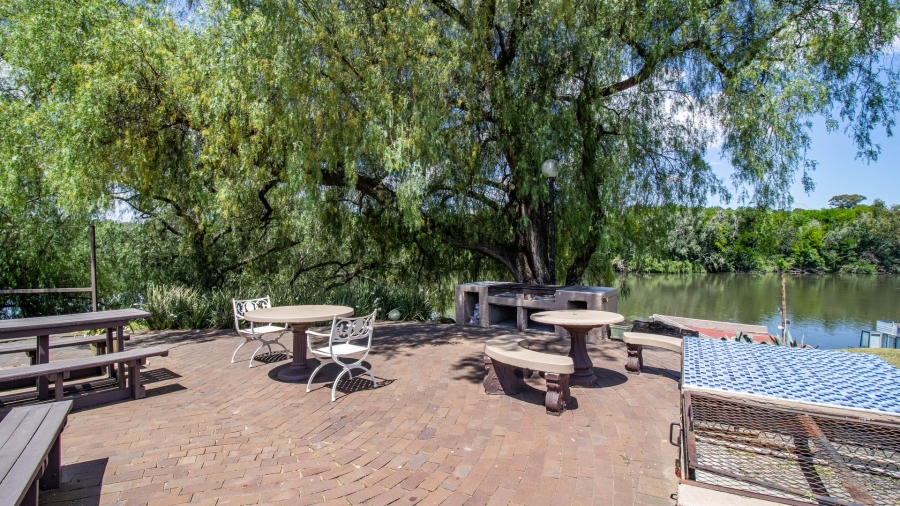 2 Bedroom Property for Sale in Peacehaven Gauteng