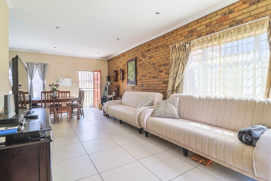 3 Bedroom Property for Sale in Liefde en Vrede Gauteng