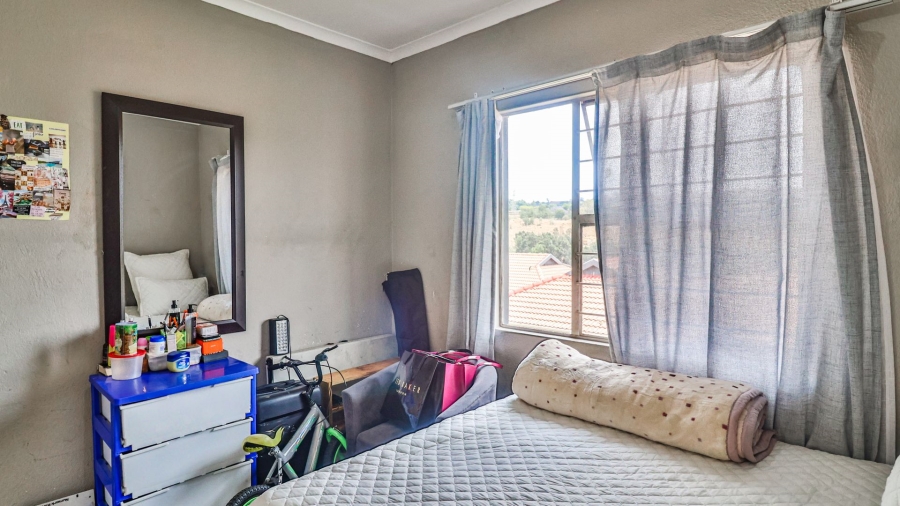 2 Bedroom Property for Sale in Linmeyer Gauteng