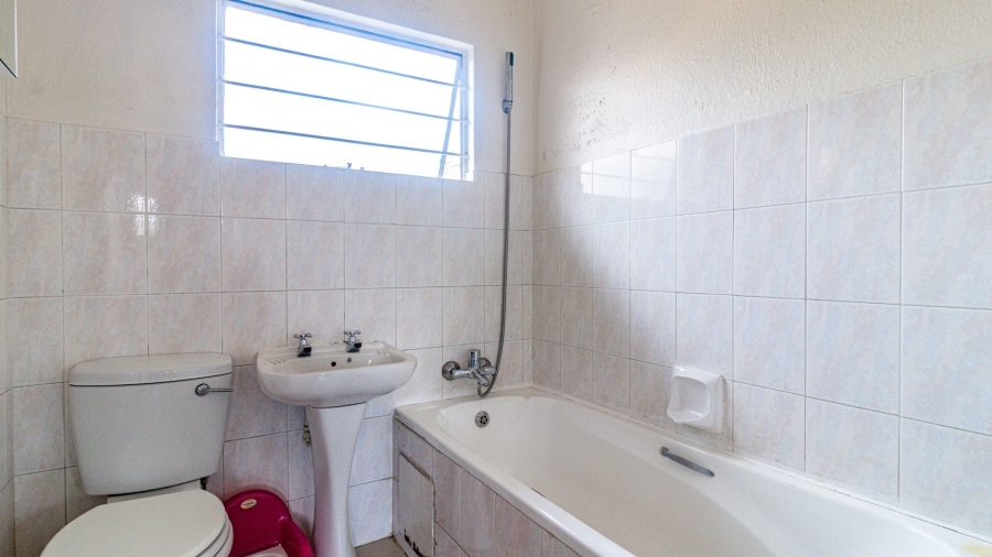 2 Bedroom Property for Sale in Linmeyer Gauteng