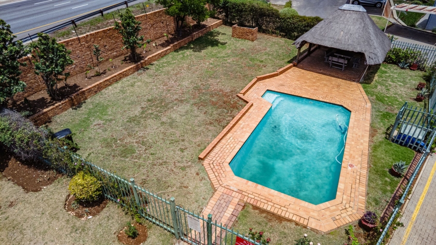 2 Bedroom Property for Sale in Linmeyer Gauteng