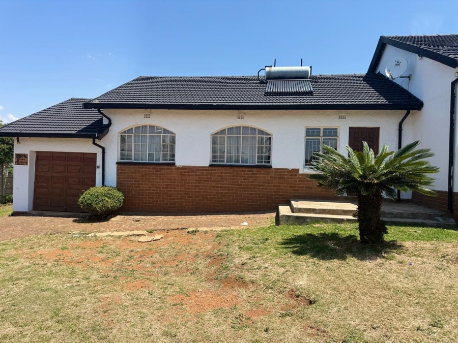 5 Bedroom Property for Sale in Meredale Gauteng