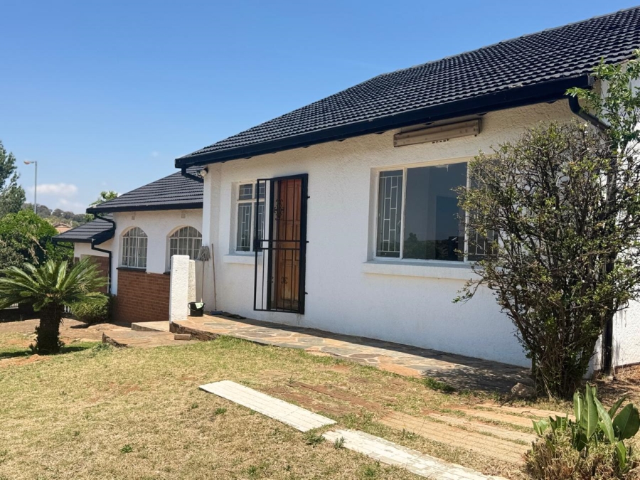 5 Bedroom Property for Sale in Meredale Gauteng
