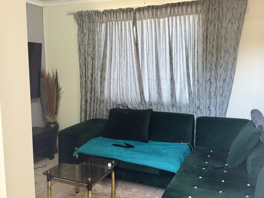 5 Bedroom Property for Sale in Meredale Gauteng