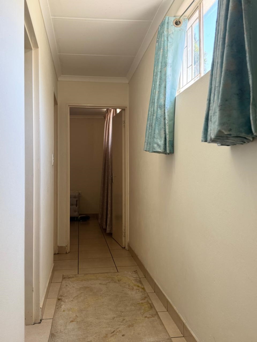 5 Bedroom Property for Sale in Meredale Gauteng