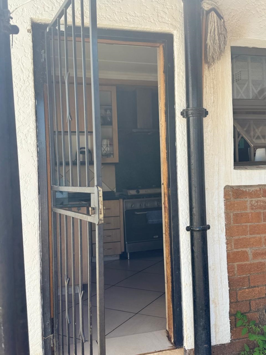 5 Bedroom Property for Sale in Meredale Gauteng