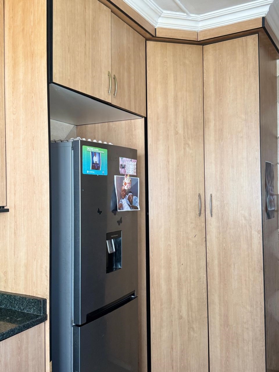 5 Bedroom Property for Sale in Meredale Gauteng