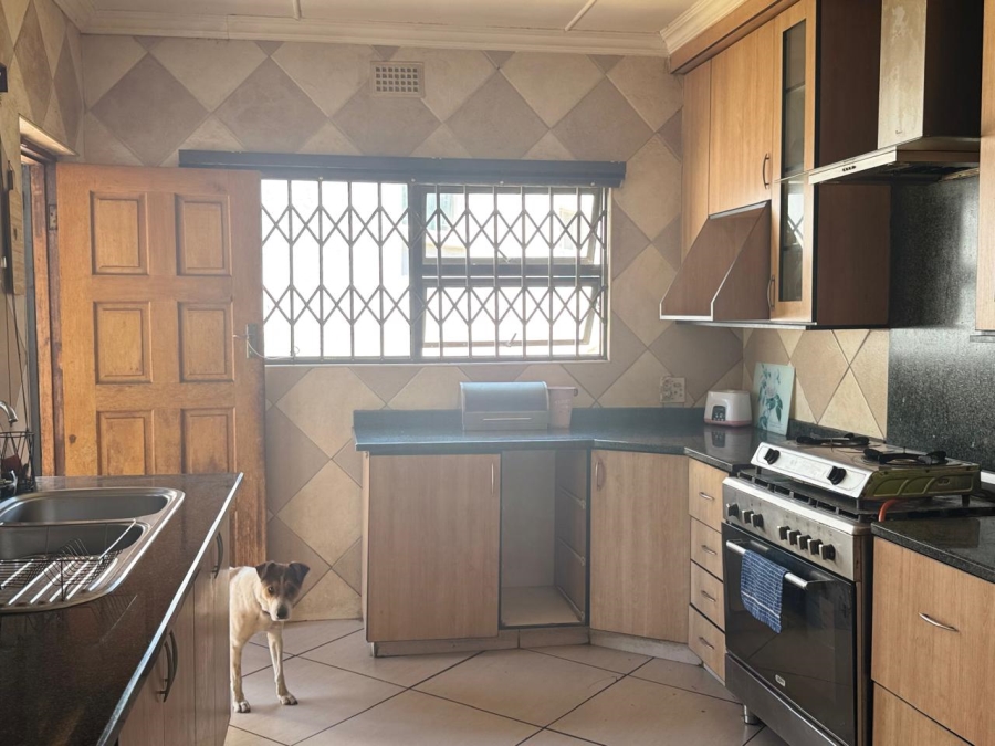 5 Bedroom Property for Sale in Meredale Gauteng