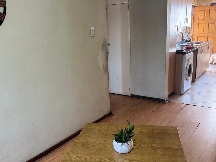 5 Bedroom Property for Sale in Meredale Gauteng